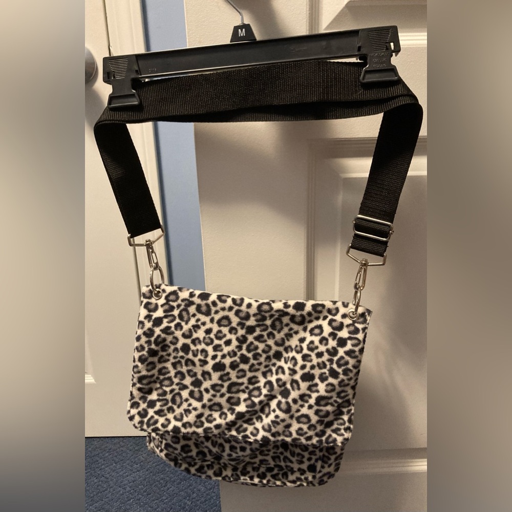 NWOT Old Navy Soft Cheetah Print Bag with Adjustable Strap